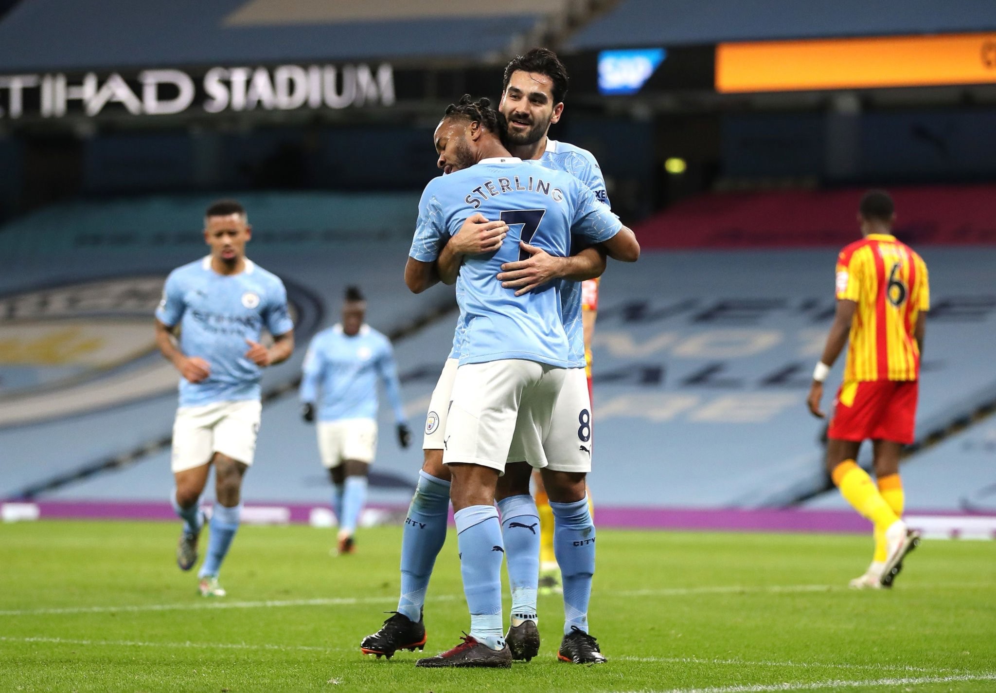 曼联带来了 曼联带来了